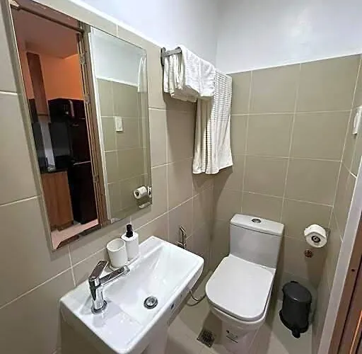 فندق House Kubu At Lush Residences Makati 4*