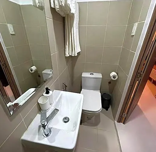 فندق House Kubu At Lush Residences Makati 4*